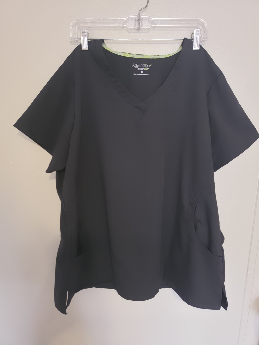 Advantage Butter-Soft Unisex 2X Black Solid Medical V-Neck Scrub Top